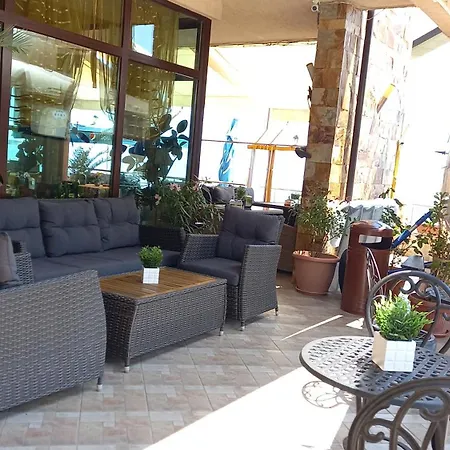 Blian Otel Ravda